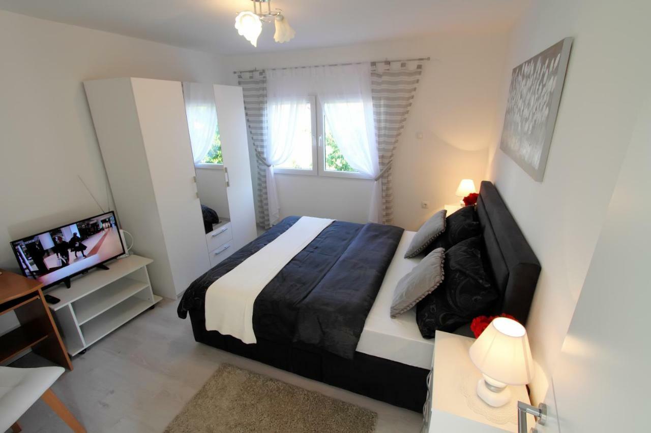 Apartament Apartman Ana Otočac Zewnętrze zdjęcie