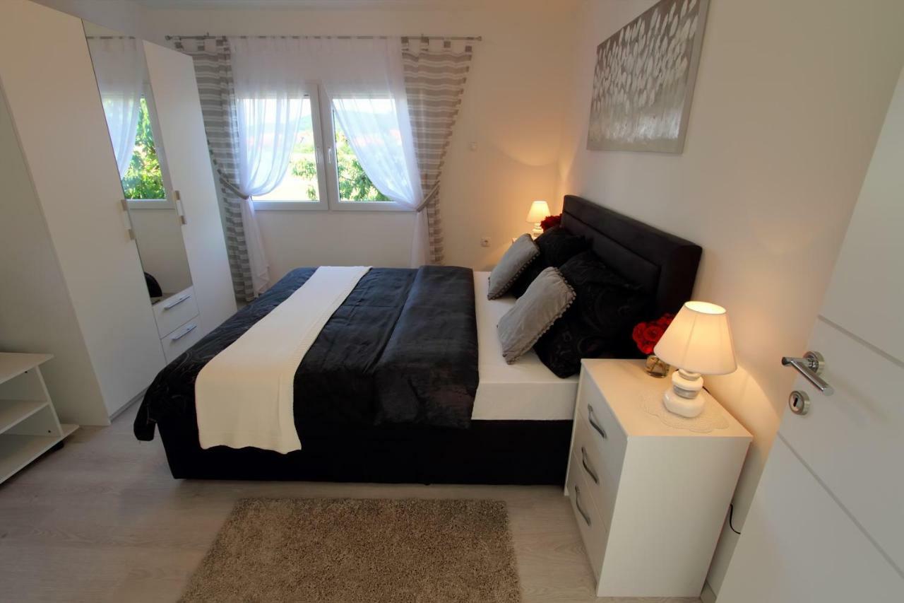 Apartament Apartman Ana Otočac Zewnętrze zdjęcie